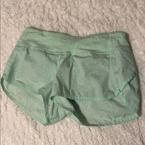 LULULEMON women’sint green workout shorts